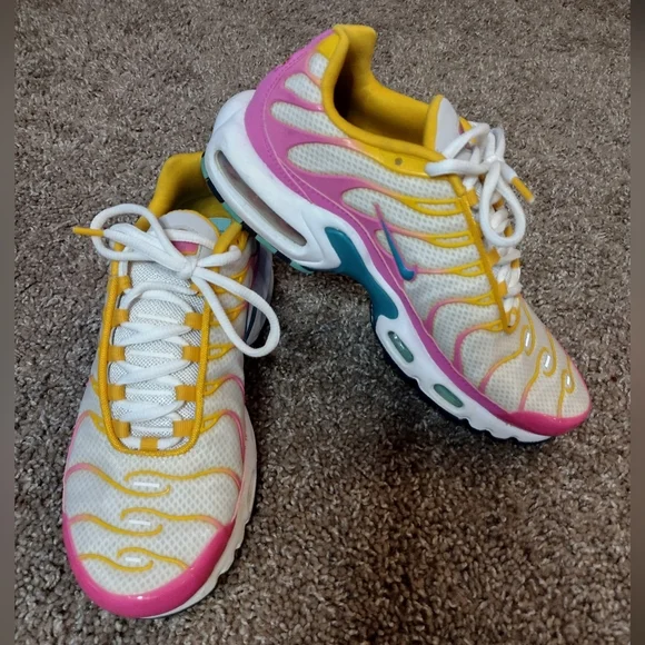 Nike Women's Air Max Plus Premium White Tropical Twist Sneakers 8.5 - Picture 2 of 12